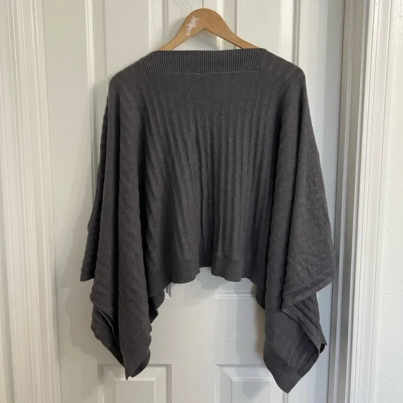Lululemon Forward Flow Poncho in Heathered Moonwalk - Picture 5 of 9